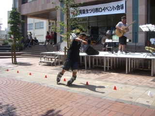 パイロン間隔狭くても滑れます。