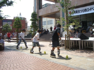 わか、にこ、さき、3人娘