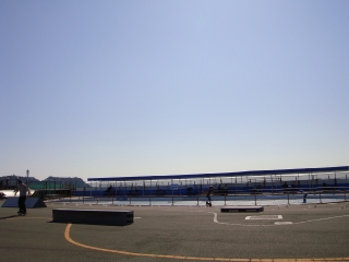 晴天の鵠沼海浜公園スケートパーク
